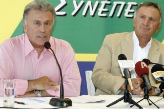 Οι Παναγιώτης και Διονύσης Ψωμιάδης σε φωτογραφία του 2008, όταν υπηρετούσαν ως νομάρχης και αντινομάρχης Θεσσαλονίκης
